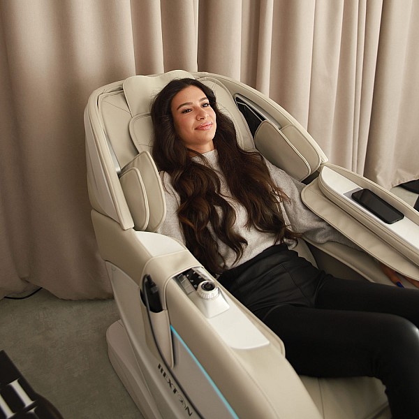 Professioneller Massagesessel REXTON RK08-SL mit dualem Massage-Mechanismus und 20 automatischen Programmen