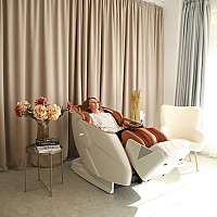 Professioneller Massagesessel REXTON Z91S-Orange mit tiefem 3D-Massage und 7-Zoll-Display