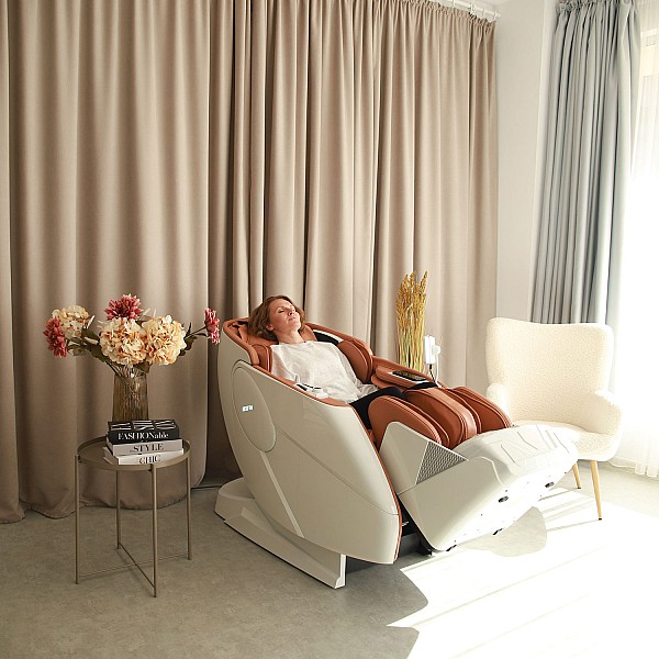 Professioneller Massagesessel REXTON Z91S-Orange mit tiefem 3D-Massage und 7-Zoll-Display