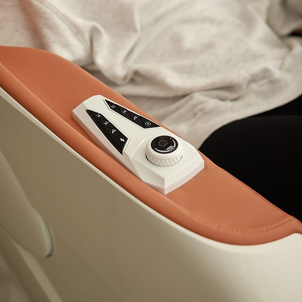 Professioneller Massagesessel REXTON Z91S-Orange mit tiefem 3D-Massage und 7-Zoll-Display